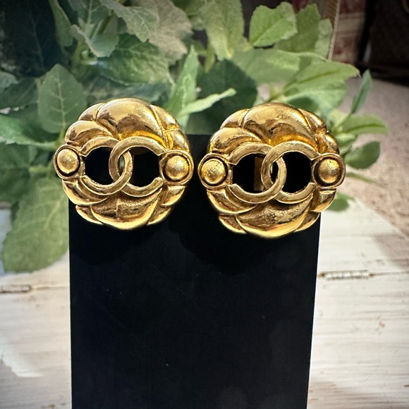 CHANEL Jewelry - CHANEL Vintage Gold Interlocking Clip On CC Earrings